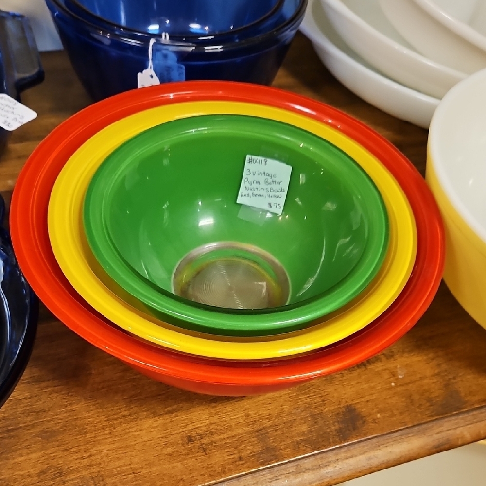 Pyrex Multicolor Mixing Bowl Set - Red, Yellow, Green